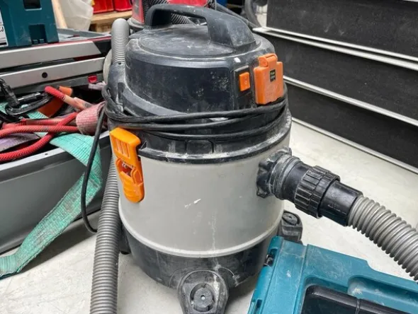 4#8098 Attrezzatura da cantiere edile