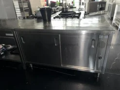 2#9447 Attrezzatura da cucina professionale