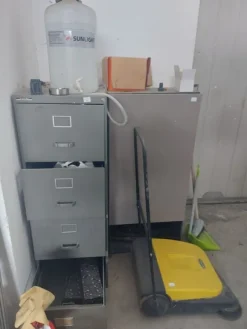 1#8353 Attrezzatura edile e mobili da ufficio