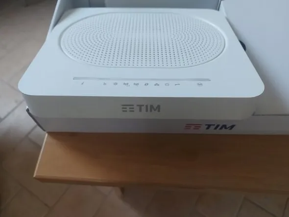 2#7003 Attrezzatura edile e mobili per ufficio