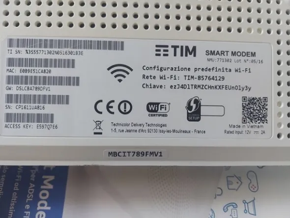 2#7003 Attrezzatura edile e mobili per ufficio