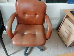 2#7003 Attrezzatura edile e mobili per ufficio