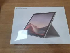 1#8661 Attrezzatura elettronica e arredamento negozio