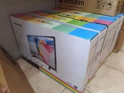 1#8661 Attrezzatura elettronica e arredamento negozio