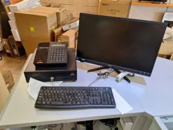 1#8661 Attrezzatura elettronica e arredamento negozio