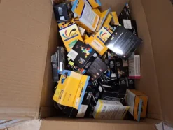 1#8661 Attrezzatura elettronica e arredamento negozio