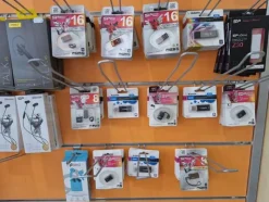 1#8661 Attrezzatura elettronica e arredamento negozio