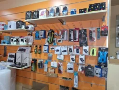1#8661 Attrezzatura elettronica e arredamento negozio