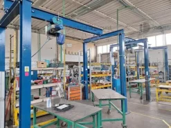 11#10261 Attrezzatura elettronica, meccanica, scaffalature