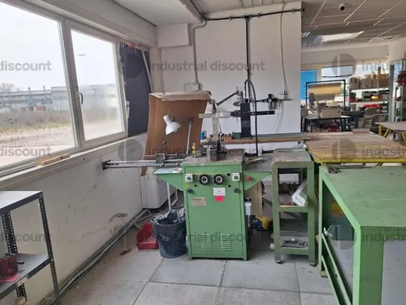 11#10261 Attrezzatura elettronica, meccanica, scaffalature