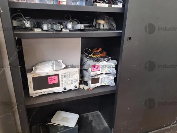 11#10261 Attrezzatura elettronica, meccanica, scaffalature