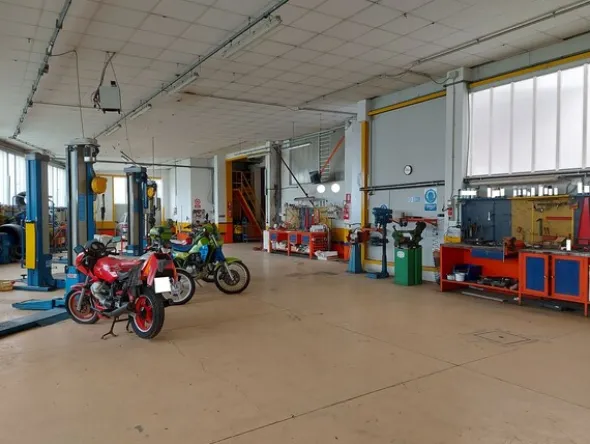 1#8209 Attrezzatura officina meccanica e autovettura Fiat Stilo