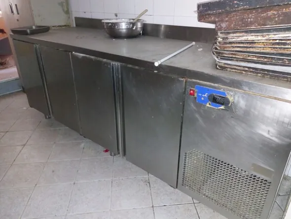 19#8270 Attrezzatura per bar e pasticceria