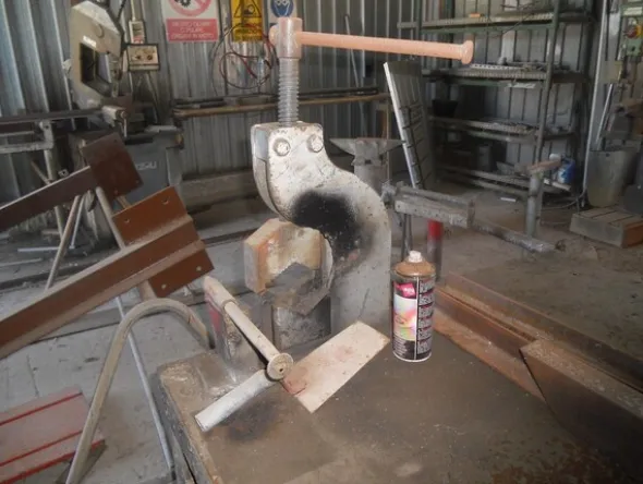 2#7053 Attrezzatura per officina meccanica