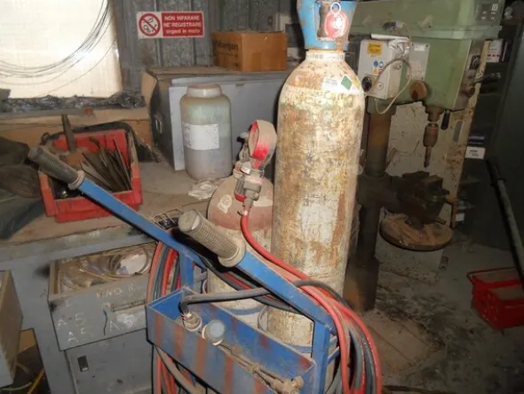 16#7053 Attrezzatura per officina meccanica