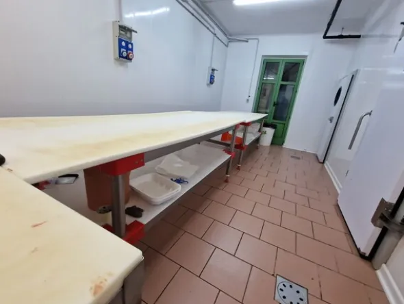 1#8181 Attrezzatura per trasformazione econfezionamento delle carni