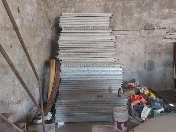 7#10133 Attrezzature da cantiere