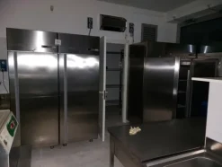 1#8172 Attrezzature ed arredo per ristorazione