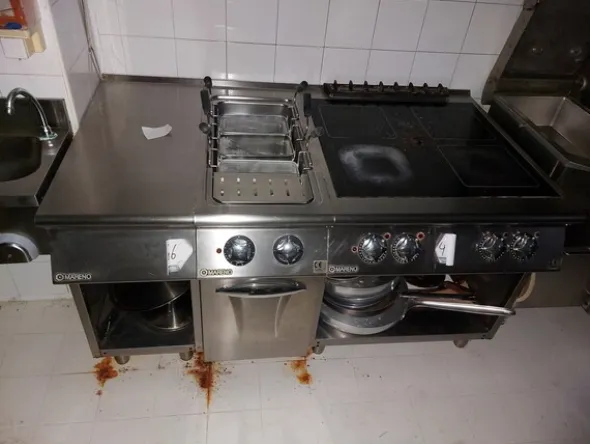 1#8172 Attrezzature ed arredo per ristorazione