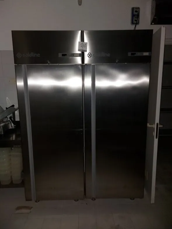 1#8172 Attrezzature ed arredo per ristorazione
