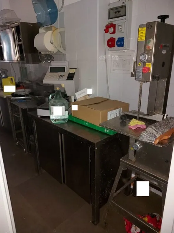 1#8172 Attrezzature ed arredo per ristorazione