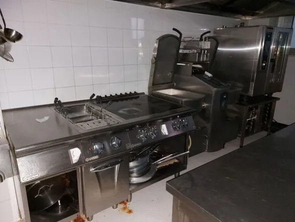 1#8172 Attrezzature ed arredo per ristorazione