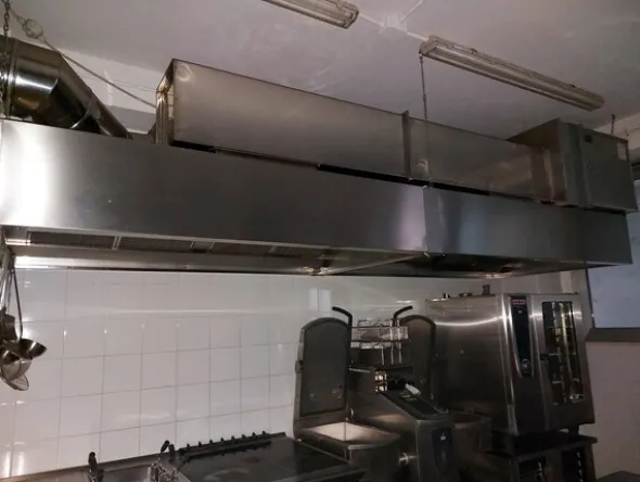 1#8172 Attrezzature ed arredo per ristorazione