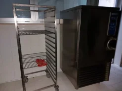 1#8172 Attrezzature ed arredo per ristorazione