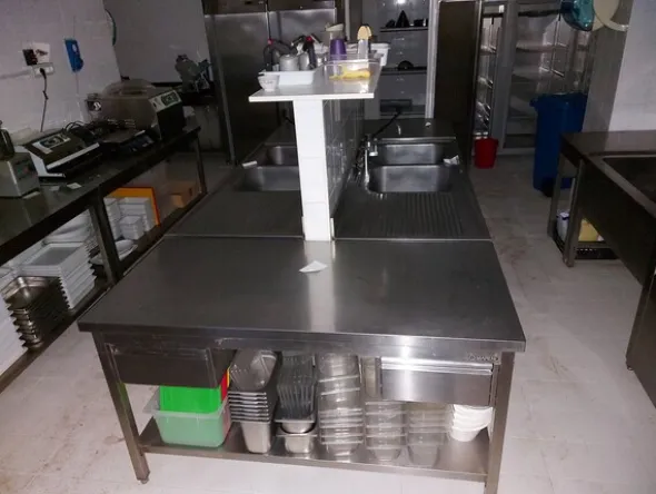 1#8172 Attrezzature ed arredo per ristorazione