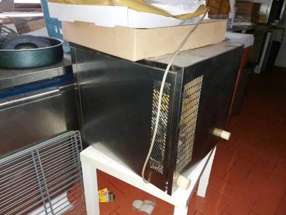 1#8228 Attrezzature ed arredo per ristorazione