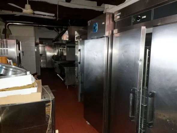 1#8228 Attrezzature ed arredo per ristorazione