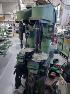 2#8561 Attrezzature e macchine per l'industria calzaturiera