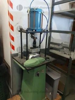 2#8561 Attrezzature e macchine per l'industria calzaturiera
