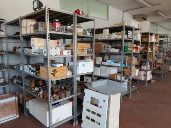 48#7333 Attrezzature e materiali da officina elettrica