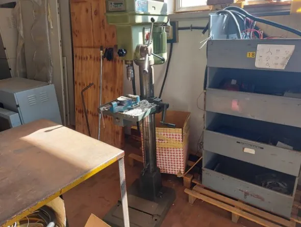 48#7333 Attrezzature e materiali da officina elettrica