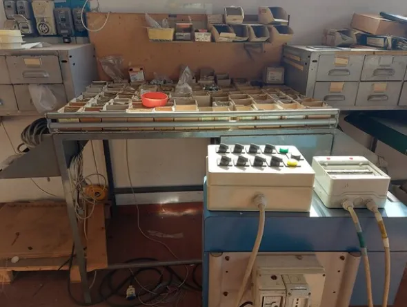 48#7333 Attrezzature e materiali da officina elettrica