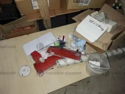 1#9764 Attrezzature, materiale di consumo e minuteria da elettricista, arredi da ufficio e scaffalature