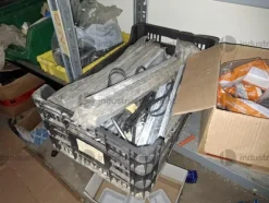 1#9764 Attrezzature, materiale di consumo e minuteria da elettricista, arredi da ufficio e scaffalature