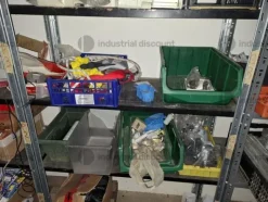 1#9764 Attrezzature, materiale di consumo e minuteria da elettricista, arredi da ufficio e scaffalature