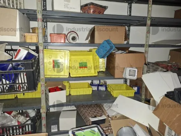 1#9764 Attrezzature, materiale di consumo e minuteria da elettricista, arredi da ufficio e scaffalature