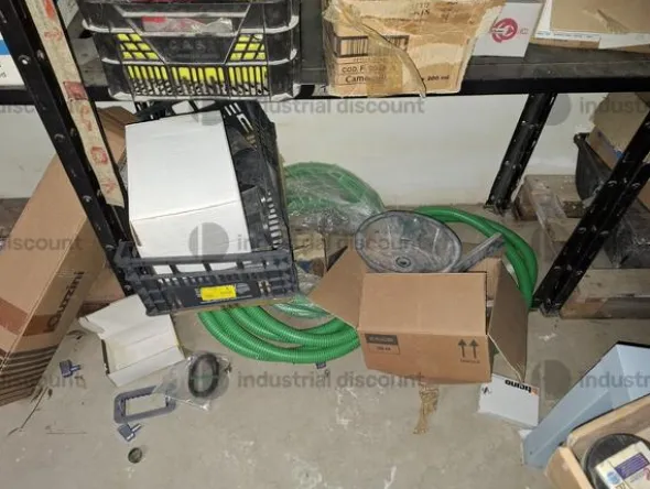 1#9764 Attrezzature, materiale di consumo e minuteria da elettricista, arredi da ufficio e scaffalature