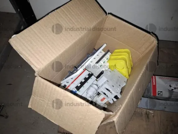 1#9764 Attrezzature, materiale di consumo e minuteria da elettricista, arredi da ufficio e scaffalature