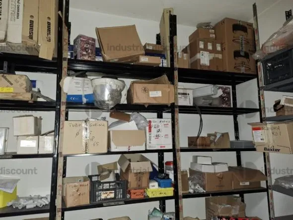 1#9764 Attrezzature, materiale di consumo e minuteria da elettricista, arredi da ufficio e scaffalature