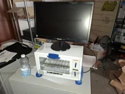 1#9764 Attrezzature, materiale di consumo e minuteria da elettricista, arredi da ufficio e scaffalature