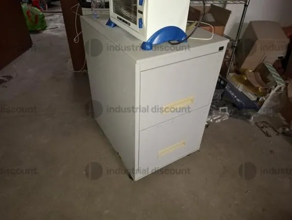 1#9764 Attrezzature, materiale di consumo e minuteria da elettricista, arredi da ufficio e scaffalature