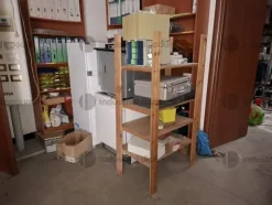1#9764 Attrezzature, materiale di consumo e minuteria da elettricista, arredi da ufficio e scaffalature