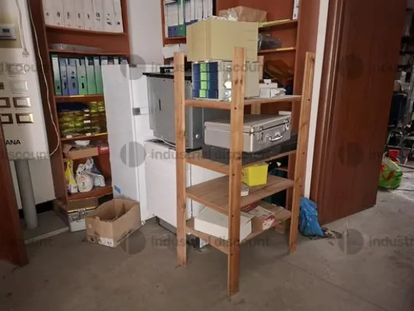 1#9764 Attrezzature, materiale di consumo e minuteria da elettricista, arredi da ufficio e scaffalature