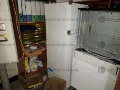 1#9764 Attrezzature, materiale di consumo e minuteria da elettricista, arredi da ufficio e scaffalature