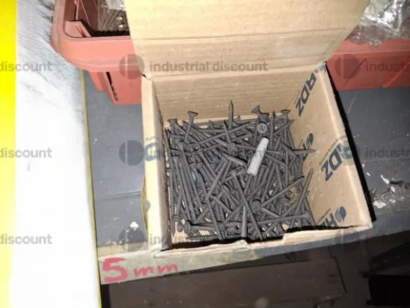 1#9764 Attrezzature, materiale di consumo e minuteria da elettricista, arredi da ufficio e scaffalature
