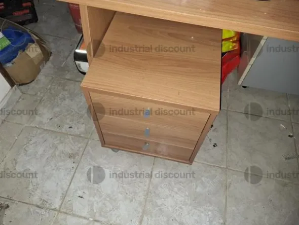 1#9764 Attrezzature, materiale di consumo e minuteria da elettricista, arredi da ufficio e scaffalature